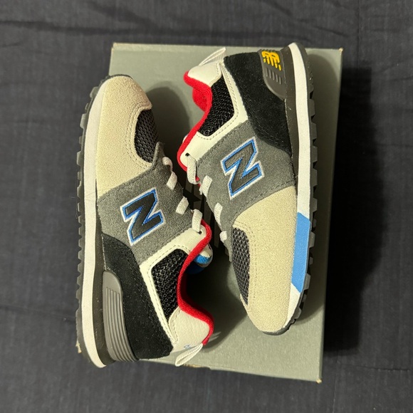 BRAND NEW - NEW BALANCE ATHLETIC KID SHOE - Picture 1 of 5